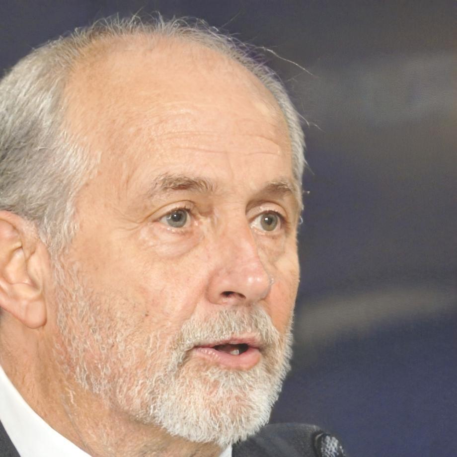 Portrait de Michel Dubois, expert en finance d'entreprise